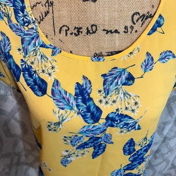 Pink Rose Top Size Small - Picture 2 of 5